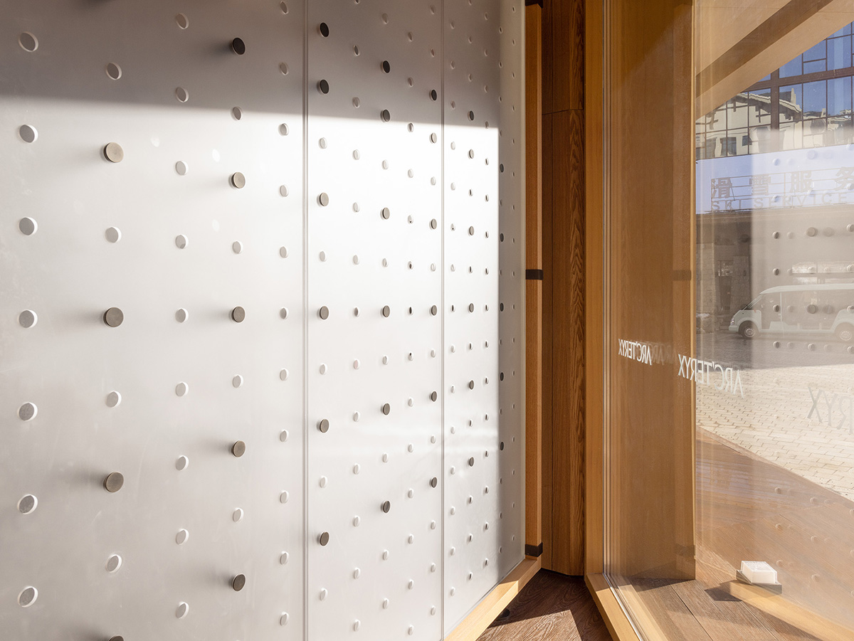 A store designed by STILL YOUNG look like 
