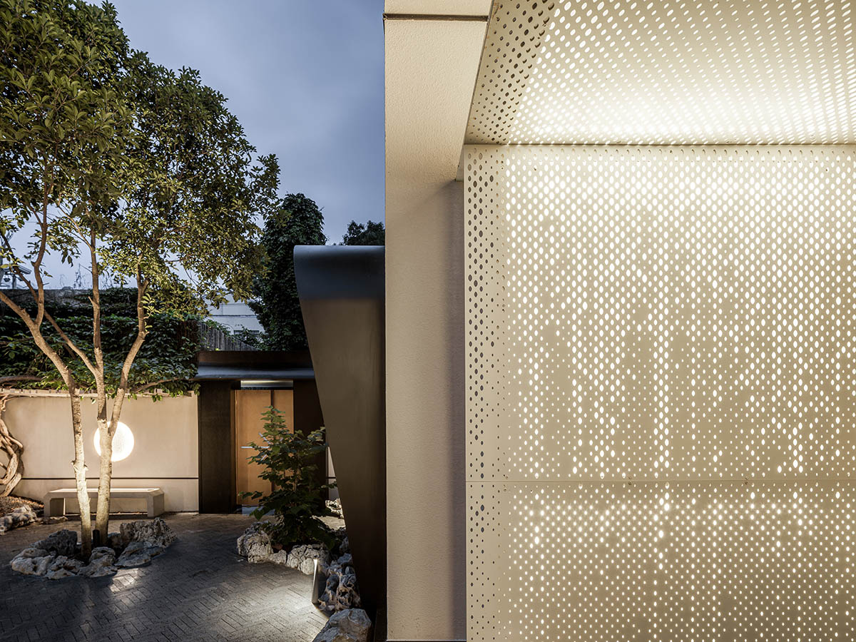 Wutopia Lab designs Hiding House featuring a micro Chinese garden in Shanghai