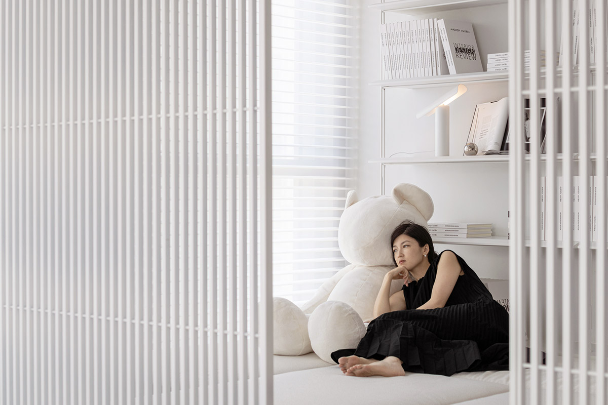 FREEFORM DESIGN completes apartment interior with fashionable and artistic look in China