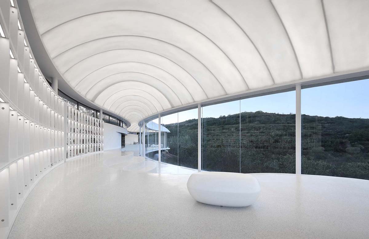 gad·line+ studio created could-like transparent and light reading space hovering in the mountains