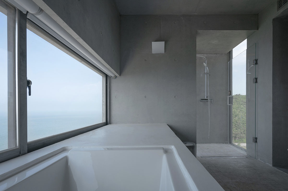 TAO built concrete cafe on a cliff as an extension of the land in China