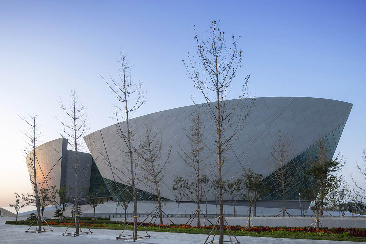 The Architectural Design and Research Institute of HIT completes Zhengzhou Grand Theater in China 