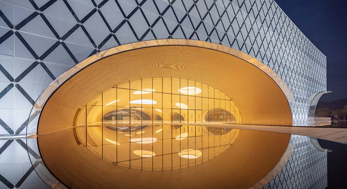 Culture and art complex features three mega arches that serve as a gateway to the city in Zhuhai