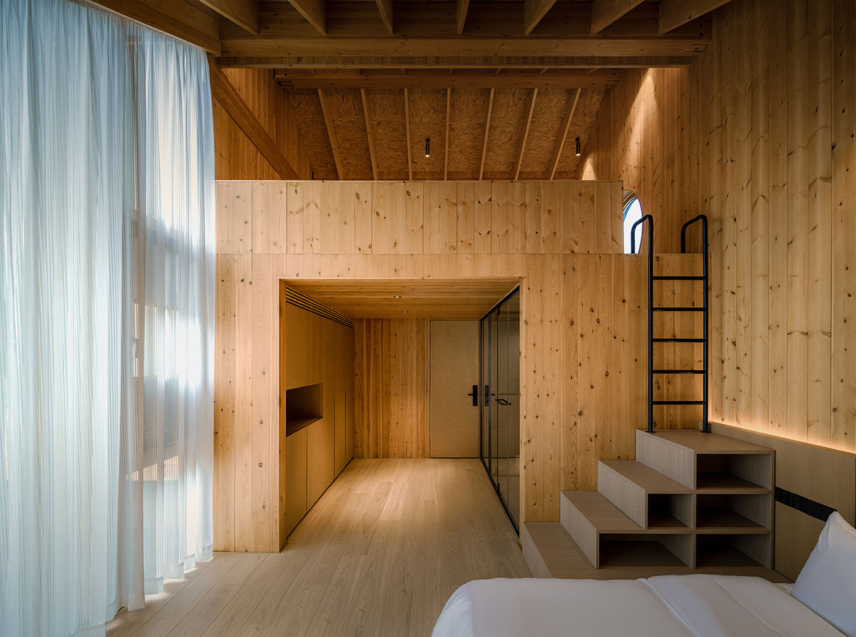 Archstudio renovates traditional Beijing courtyard house with interwoven wooden framework