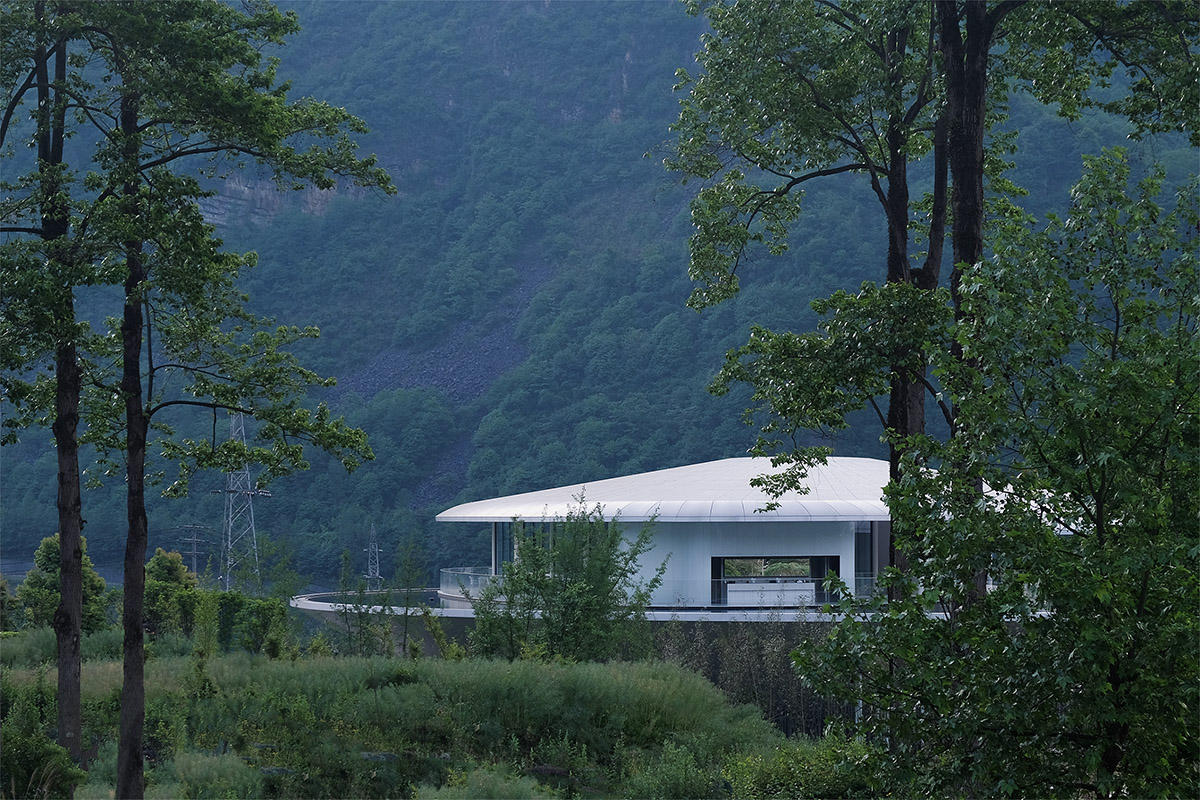 Archermit completes public building with bamboo forest and cloud-like elevated platforms in China