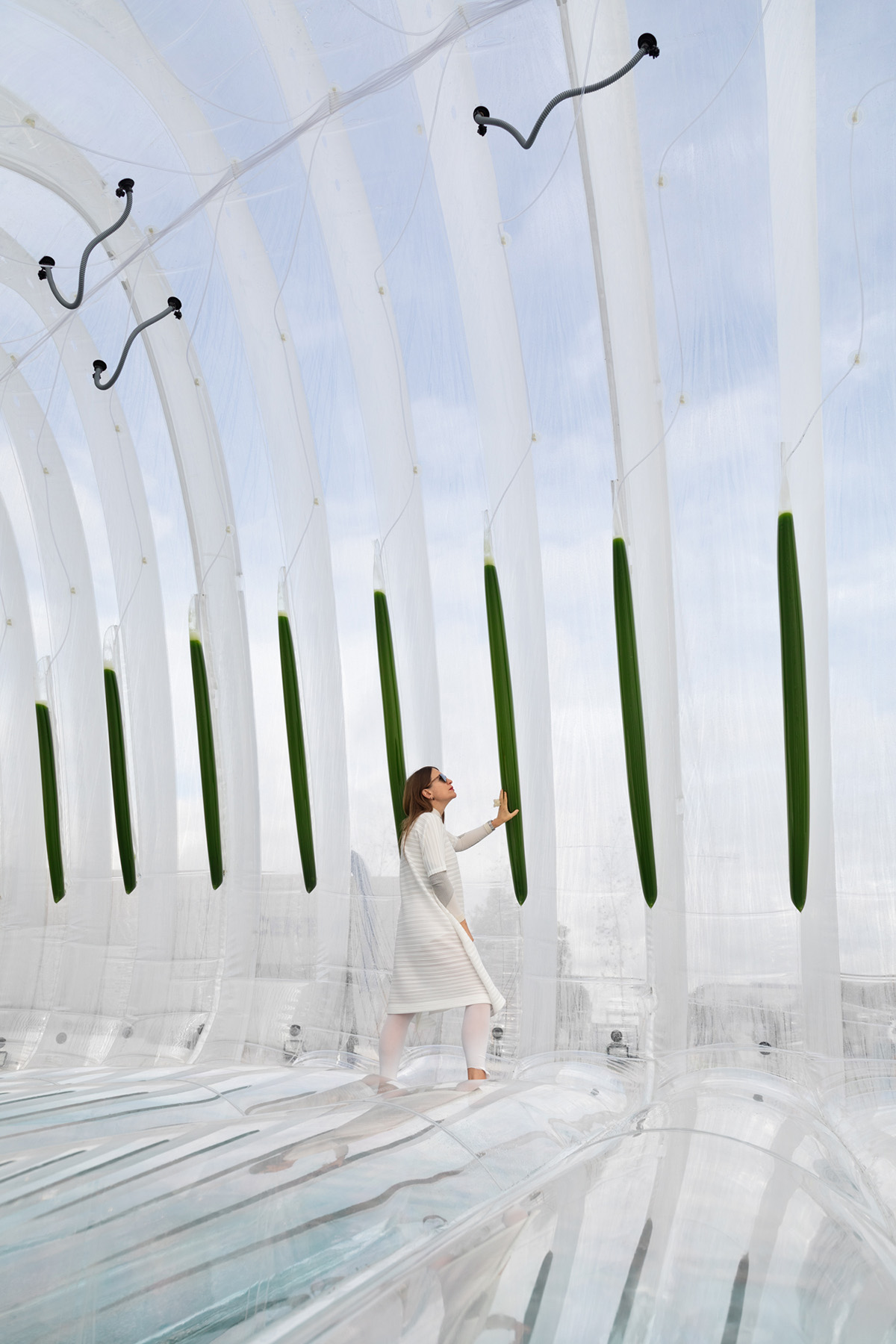ecoLogicStudio installs air bubble air-purifying eco-machine at COP26 in Glasgow