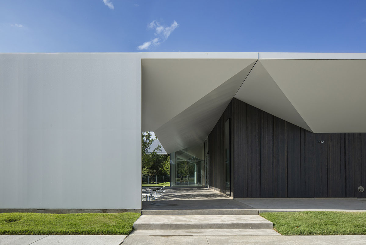 Johnston Marklee-designed freestanding Menil Drawing Institute is enriched with spacious courtyards