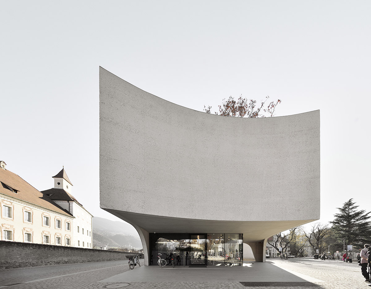 洋書 austria west new architecture bechter zaffignani stacks power station control center in