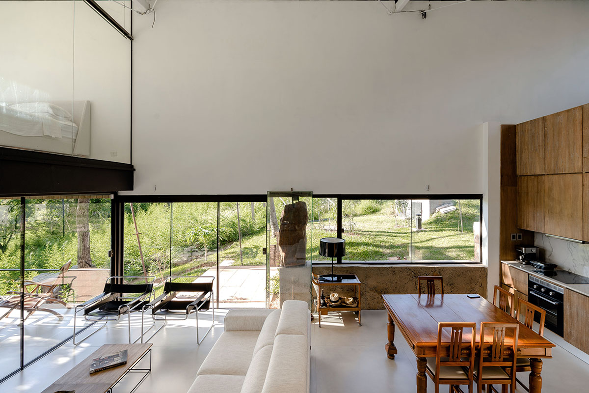 Javier Corval&aacute;n + Laboratorio de Arquitectura designs periscope-like house in Paraguay 