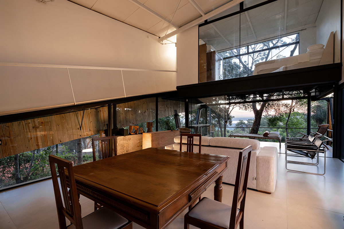 Javier Corval&aacute;n + Laboratorio de Arquitectura designs periscope-like house in Paraguay 