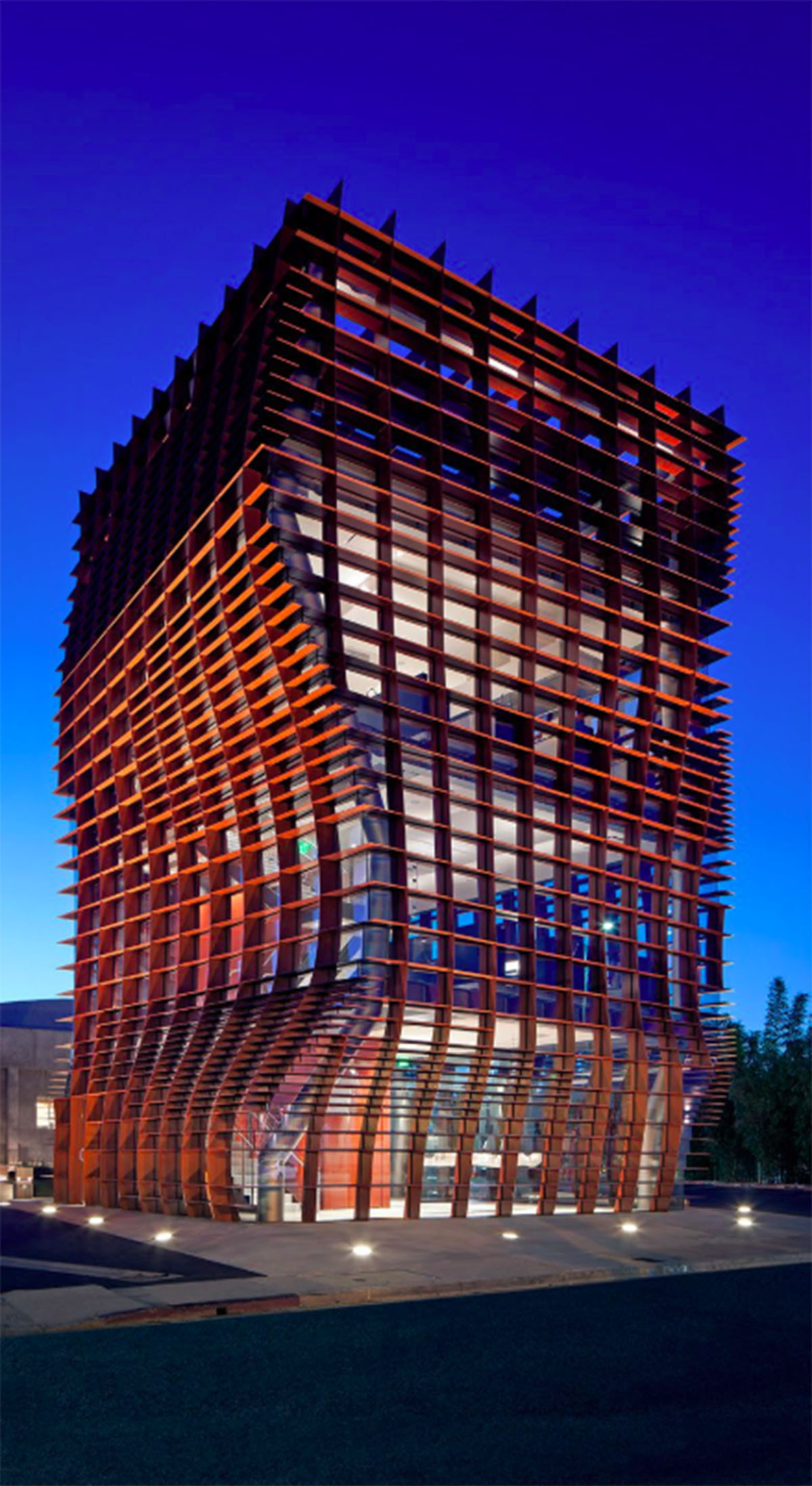 Eric Owen Moss completes Vespertine Restaurant with soft geometry and red fins in Culver City