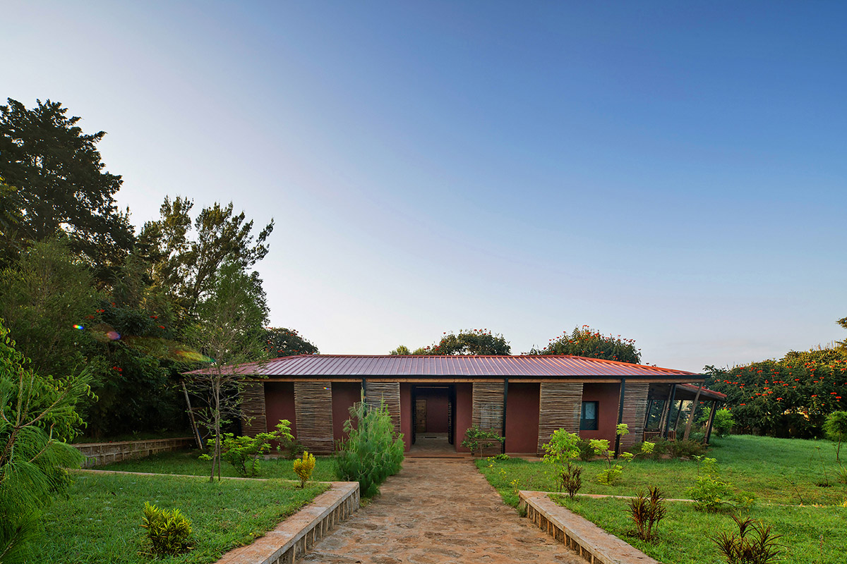 Ethiopian campus by StudioBenaim is dedicated to street children and features local elements