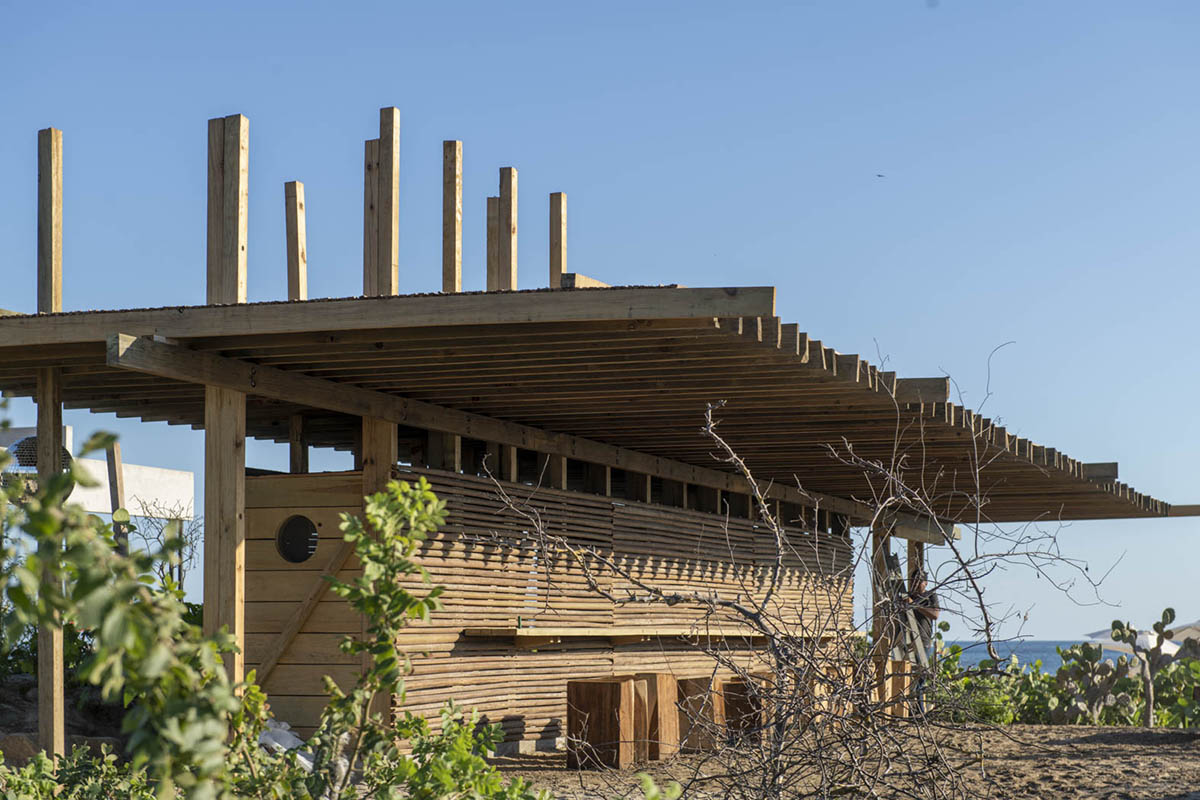 Taller de Arquitectura X / Alberto Kalach built sand-colored brick hotel within Mexican landscape