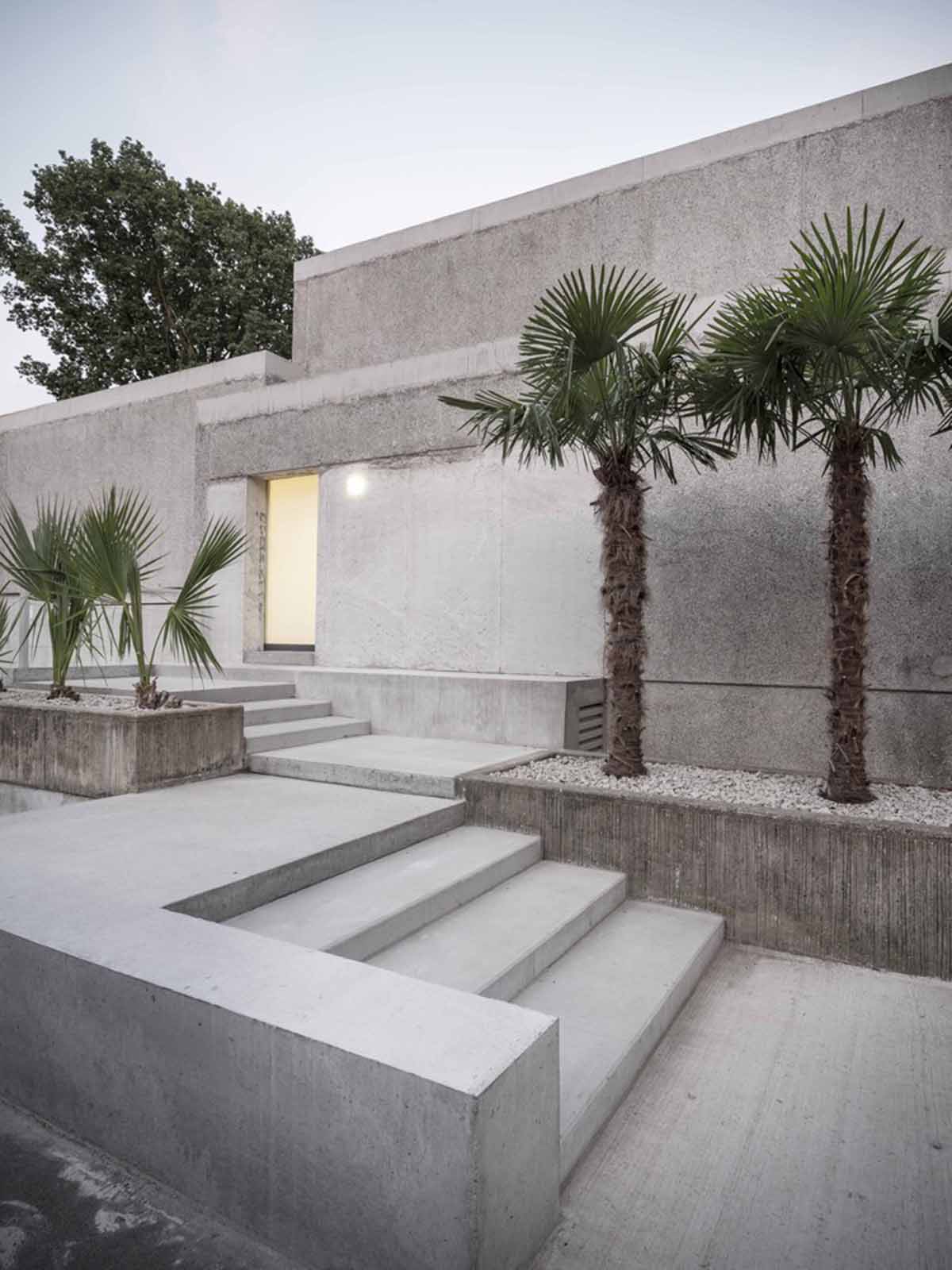 J. Mayer H completes 