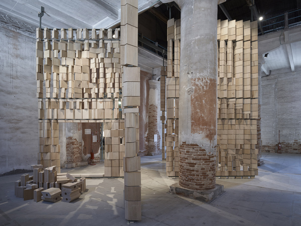 Intervowen explores interactions and transitions between households and environments in Venice