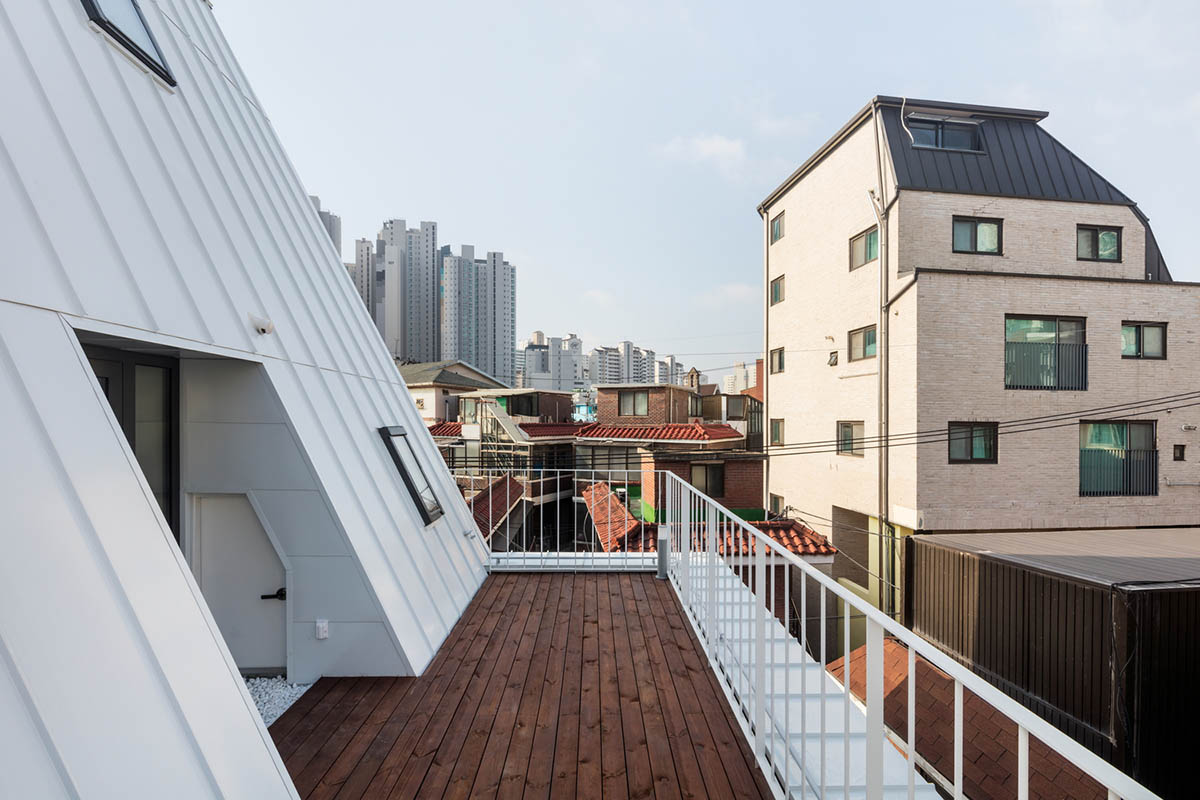 2m2 architects designed clay brick Sista House with inclined roof on narrow lot in Seoul