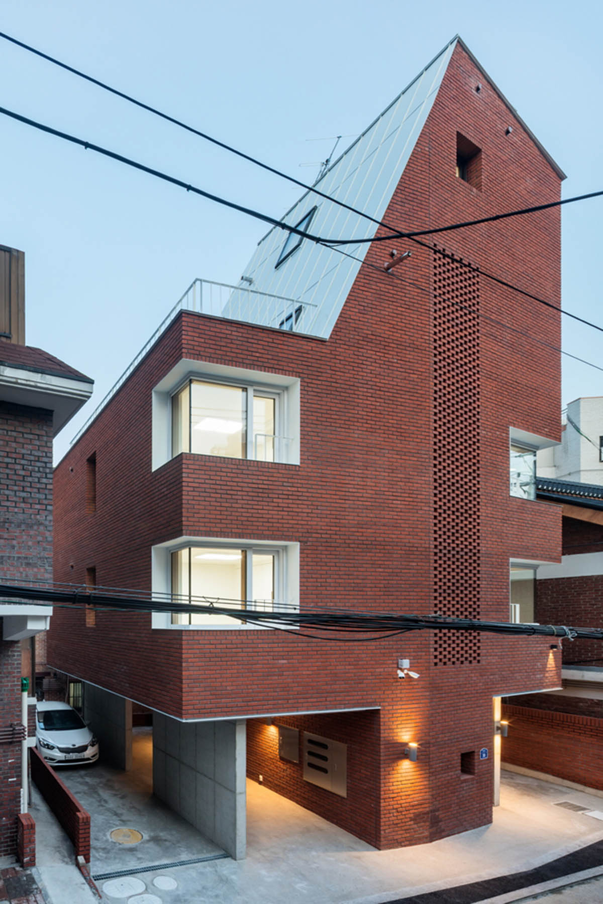 2m2 architects designed clay brick Sista House with inclined roof on narrow lot in Seoul
