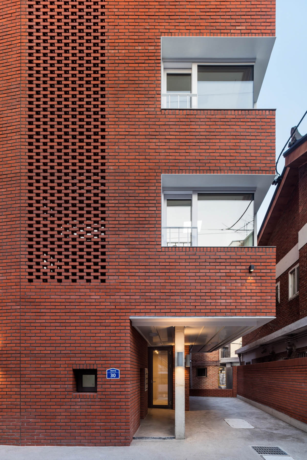2m2 architects designed clay brick Sista House with inclined roof on narrow lot in Seoul