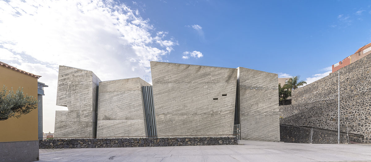 Menis Arquitectos designs church and community centre in Spain with four massive concrete volumes 