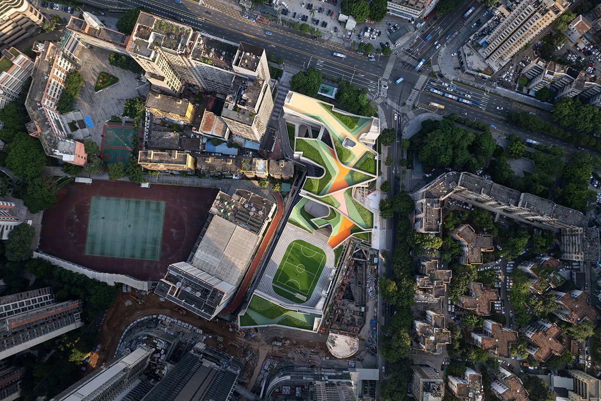 The school features large cracked slabs that serve as walls in the center of Shenzhen city