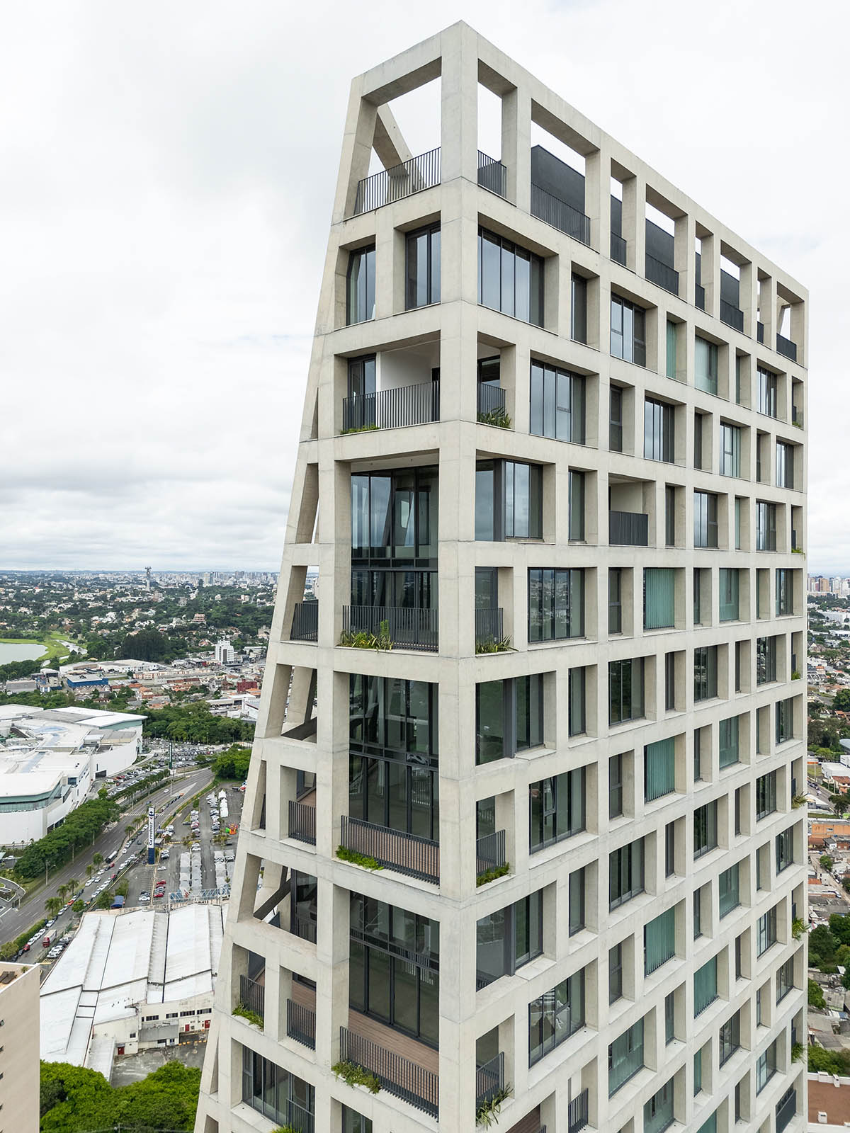 AGE360 tower features a structural gridded fa&ccedil;ade that proposes 