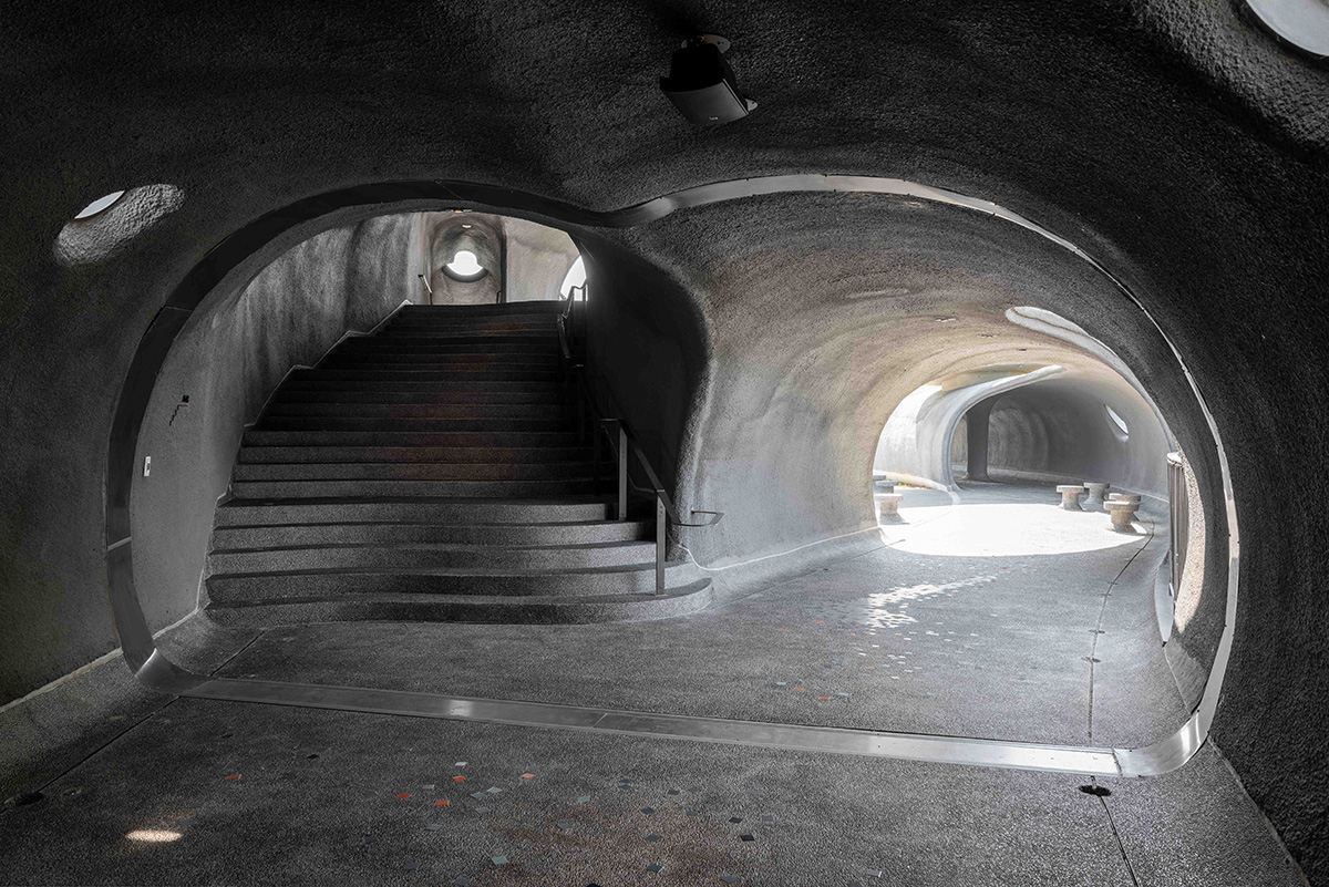Liao Weili completes a bridge that doesn’t look like a bridge