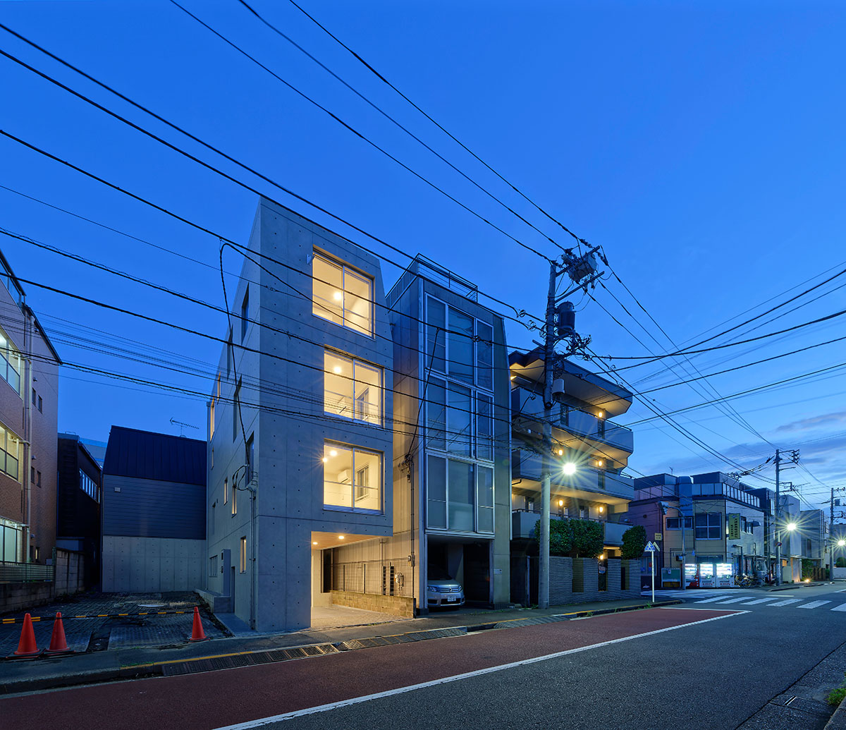 Ryuichi Sasaki Architecture built staircase-linked layered housing in Tokyo 