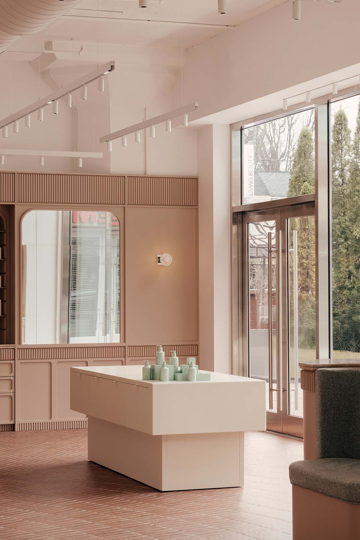 Odami enriches the interiors of a beauty shop with rounded, bevelled details, and pinkish hues
