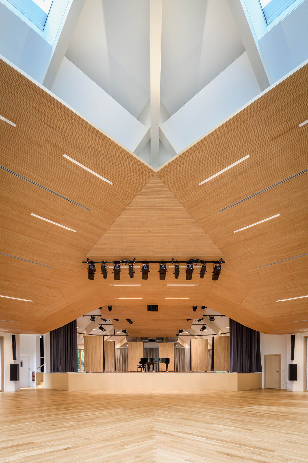 The revitalization of the forum in Frankenberg highlights the beauty of the existing structure 