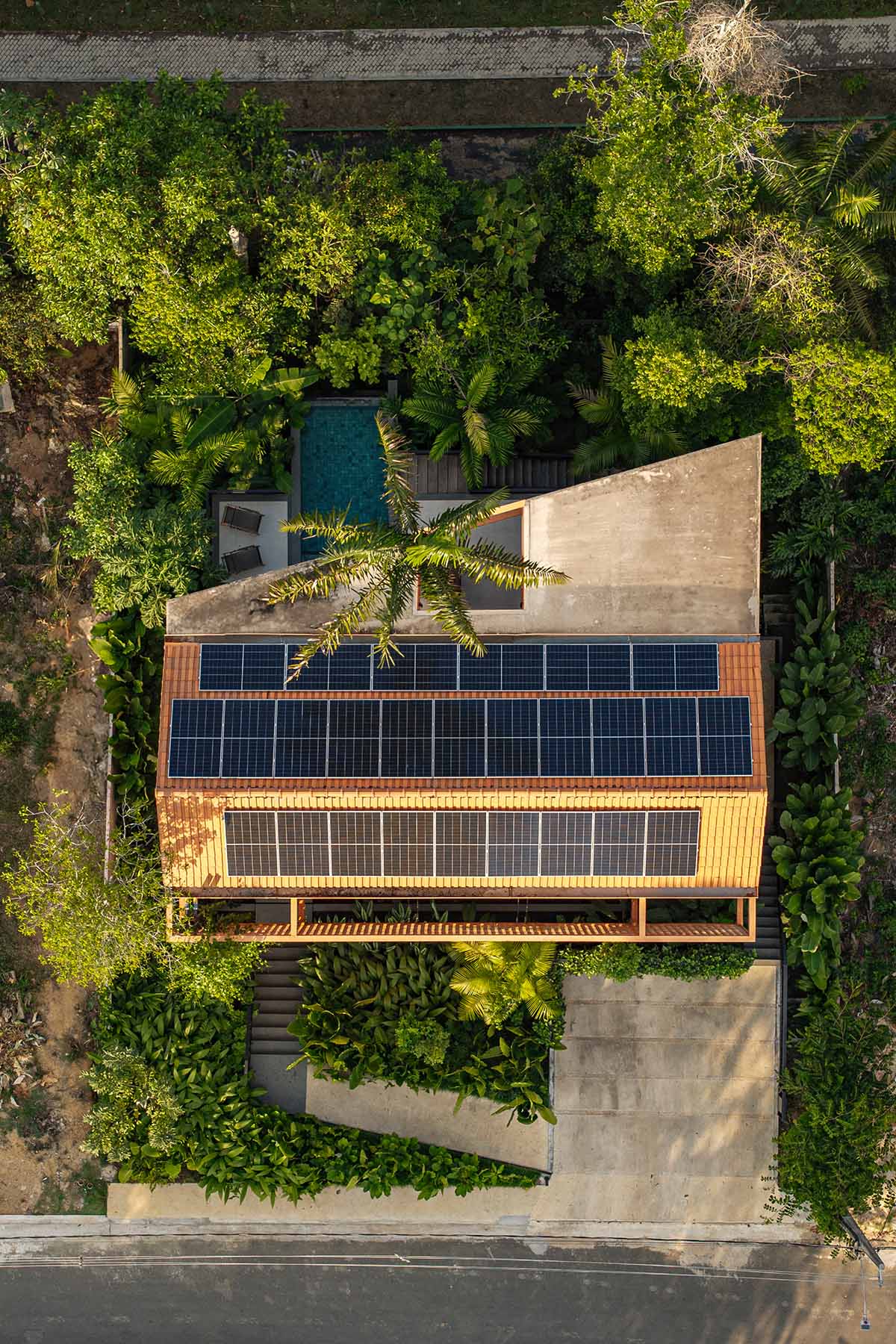 Pupunha House offers skyward oasis amidst a lush landscape in Manaus