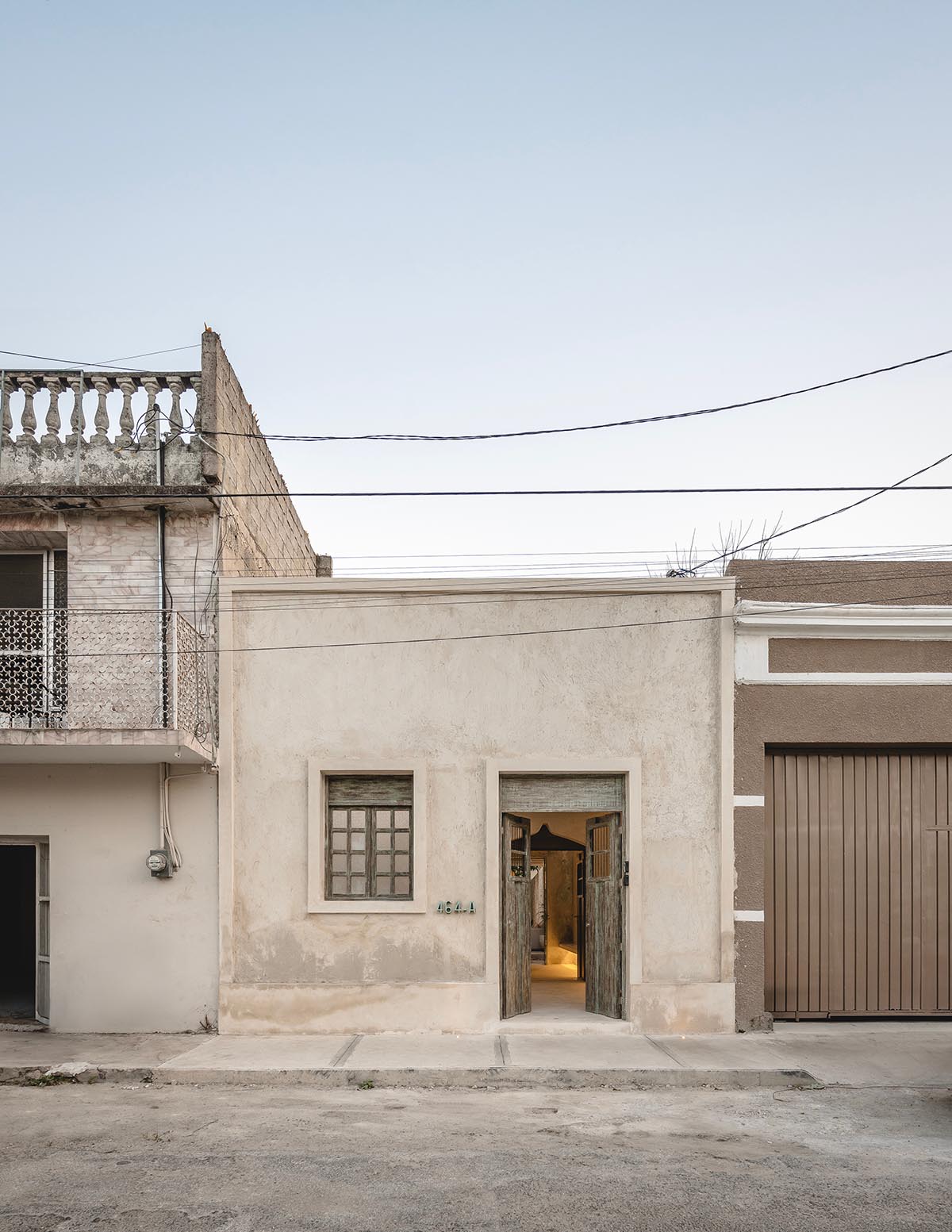 Veinte Diezz Arquitectos converts an abandoned home into a serene indoor-outdoor dwelling