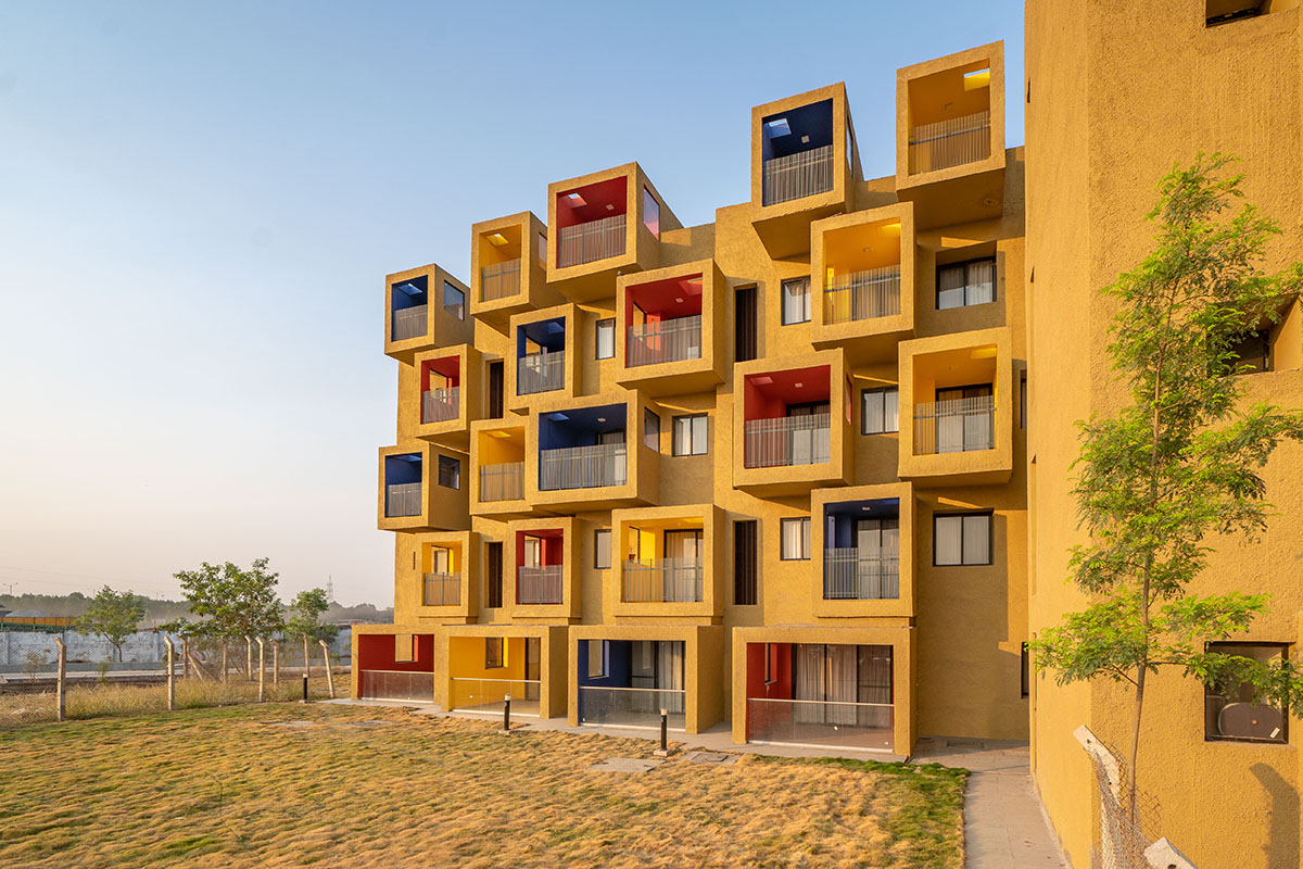 Sanjay Puri Architects designs residential building with colorful cuboid terraces in India
