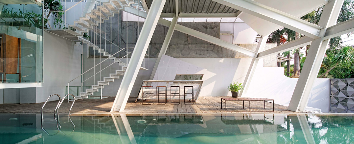 CG Loft House pretending seemingly to fall down acts as antithesis of classic Jakarta houses