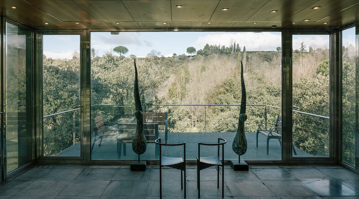 Penelas Architects completes fully-glassed facade pavilion in Spanish forest