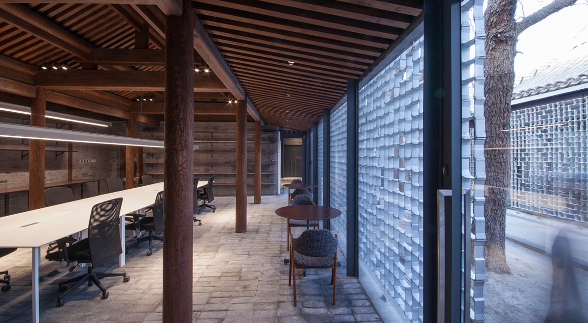 Kengo Kuma converts old Chinese building into an office and cafe’s place