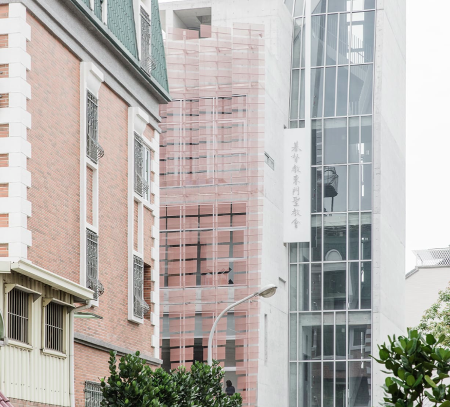 MAYU architects+ adds copper-coloured featherlike screen to main facade of Tung-Men Holiness Church
