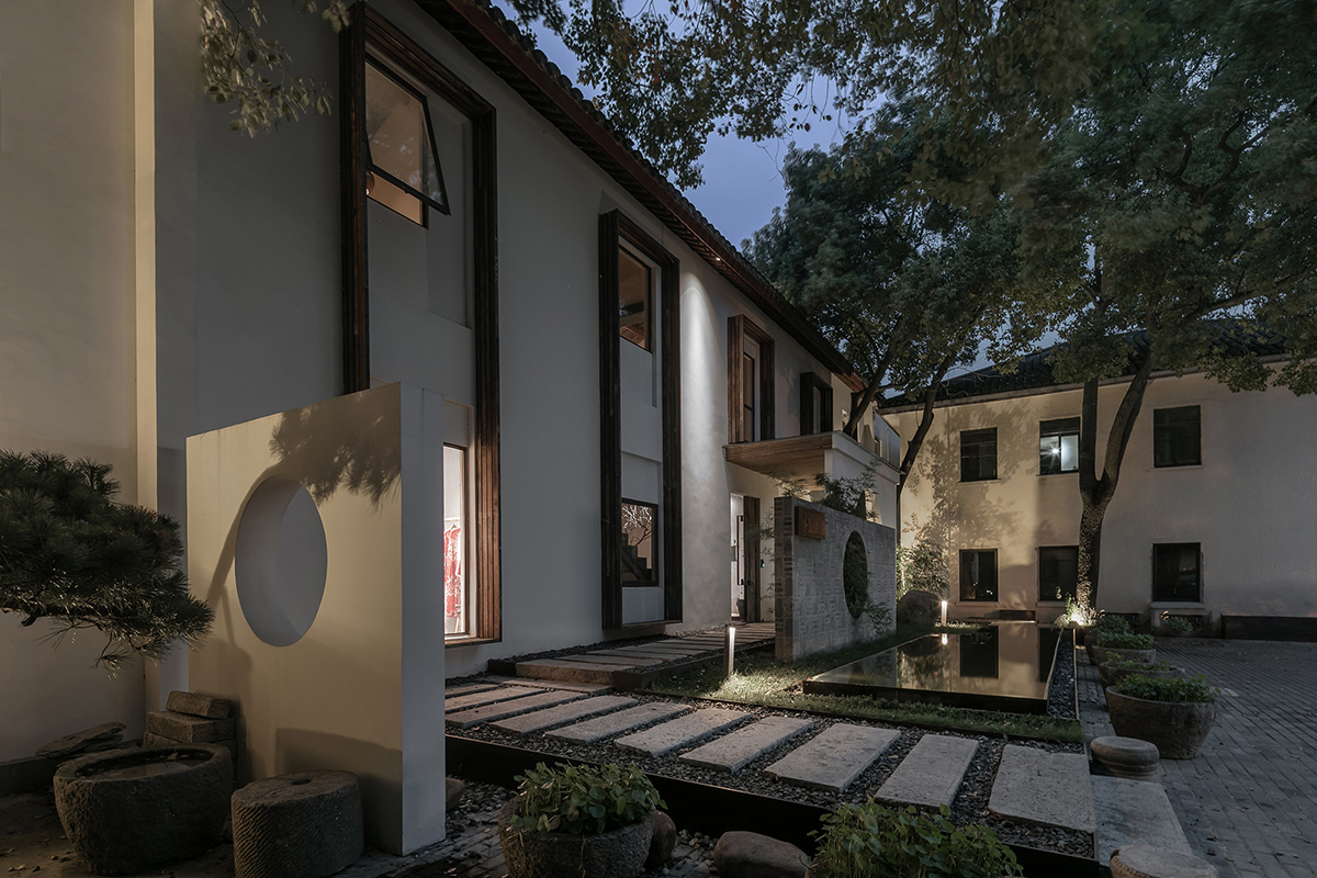 Yiduan Shanghai Interior Design Combined Zenist Spirit into the Headquarters of a Clothing Brand