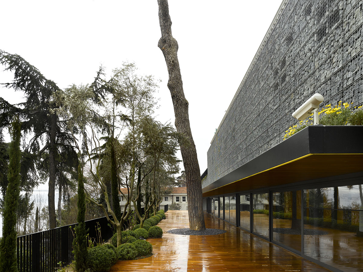 NSMH&rsquo;s Multifunctional Concert Hall creates crystallized interior space with inner reflections