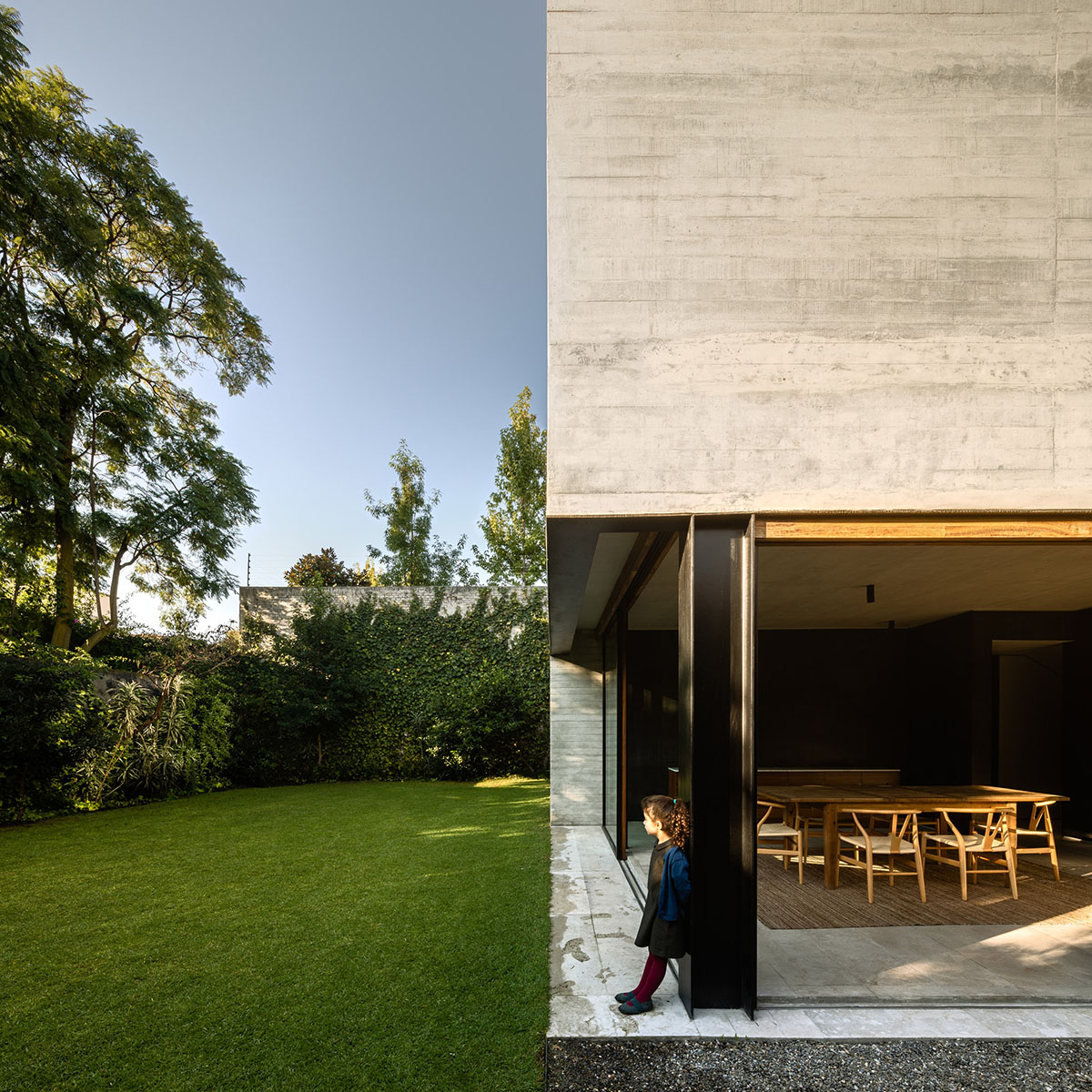 PPAA Arquitectos built compact concrete house with large private terrace in Mexico City