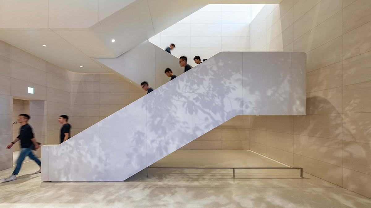 Foster + Partners completes new Apple store with public plaza and water sculptures in Taipei