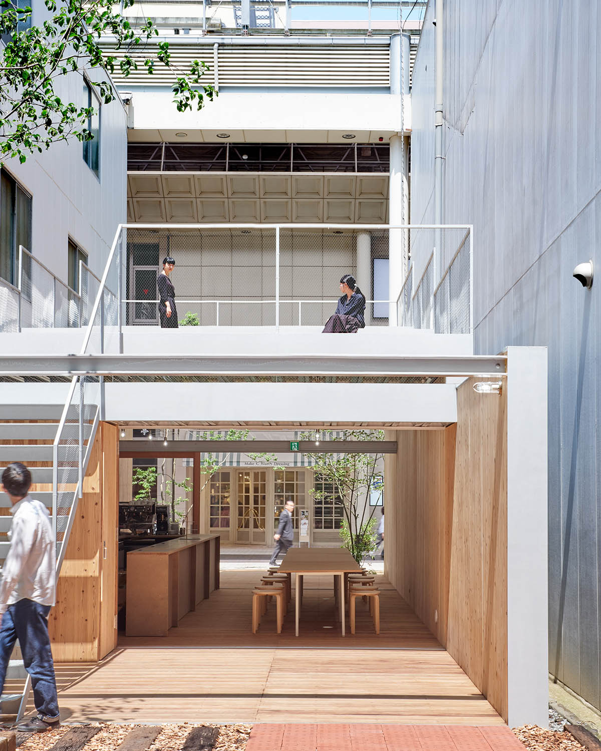 Yabashi Architects built this stepped and simple wooden boxed-cafe in a narrow site in Kyushu