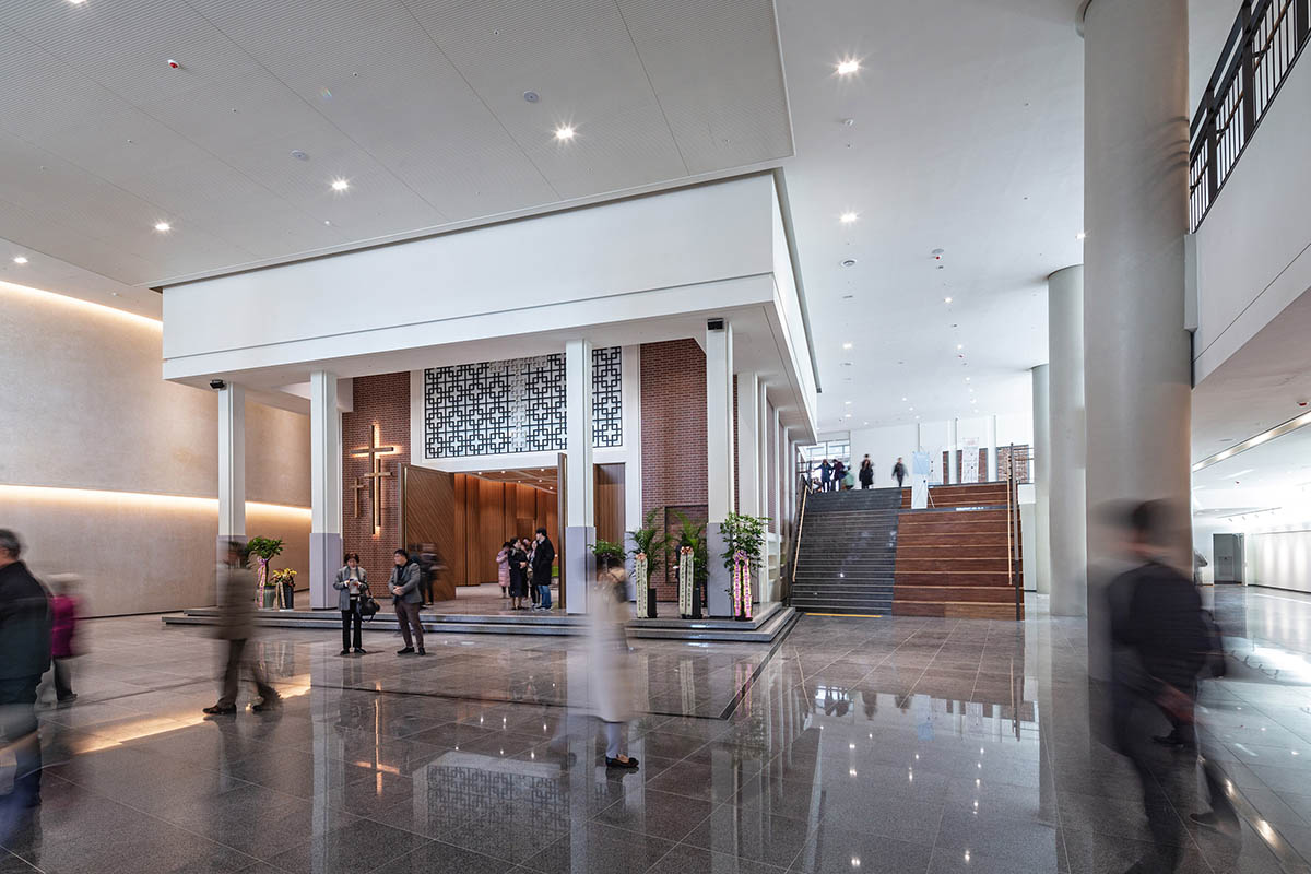 Seoinn Design Group built a curvaceous church with fluid towers challenging to traditional churches