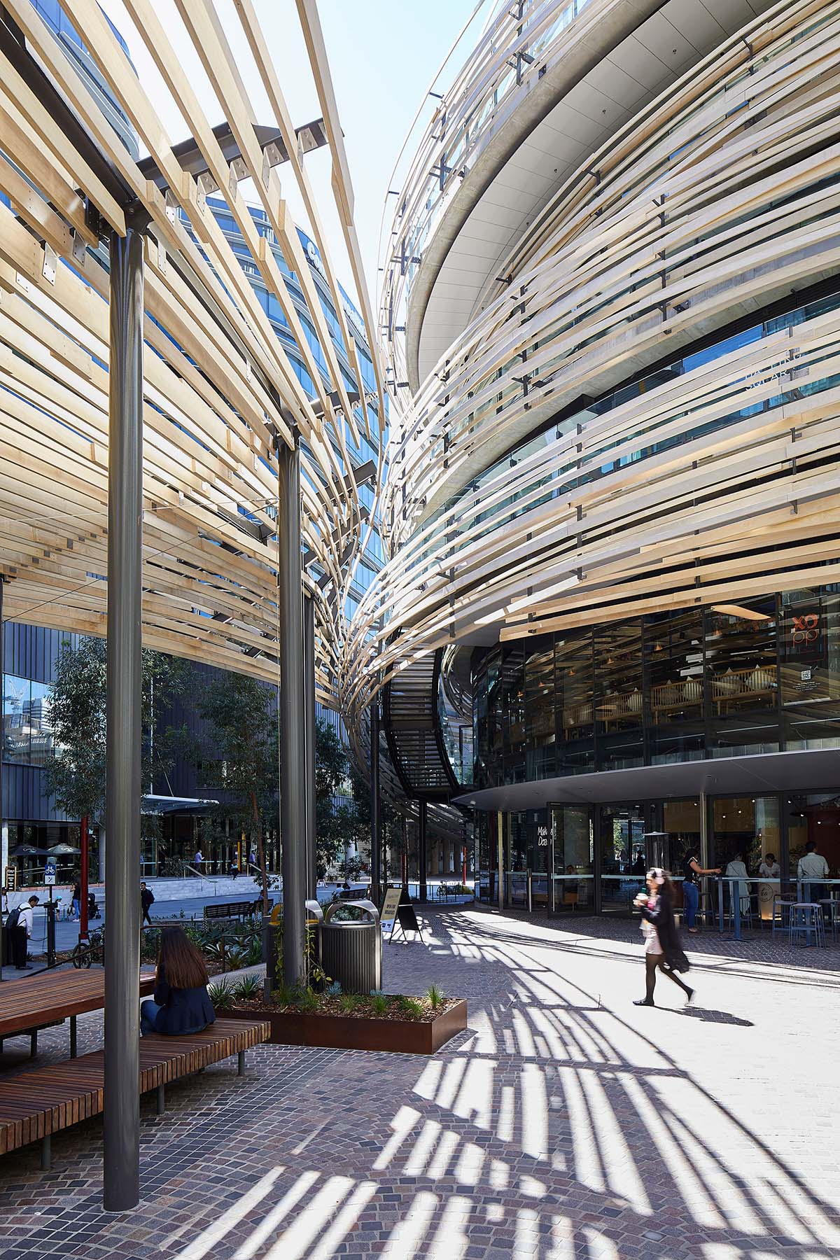 Bedst Peru pude Irregular wooden threads wrap Kengo Kuma's "The Exchange" community center  in Sydney