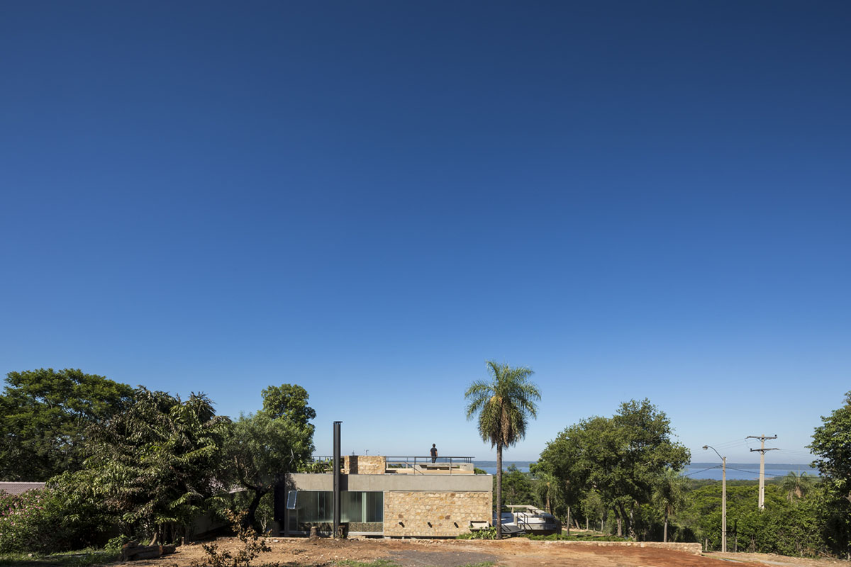 OMCM arquitectos brings rocky landscape inside of this weekend house in Paraguay