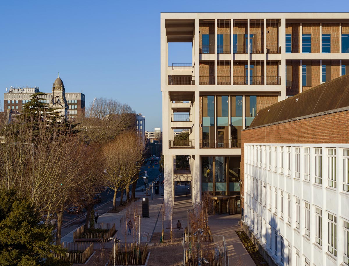 Grafton Architects' colonnaded Town House acts as 