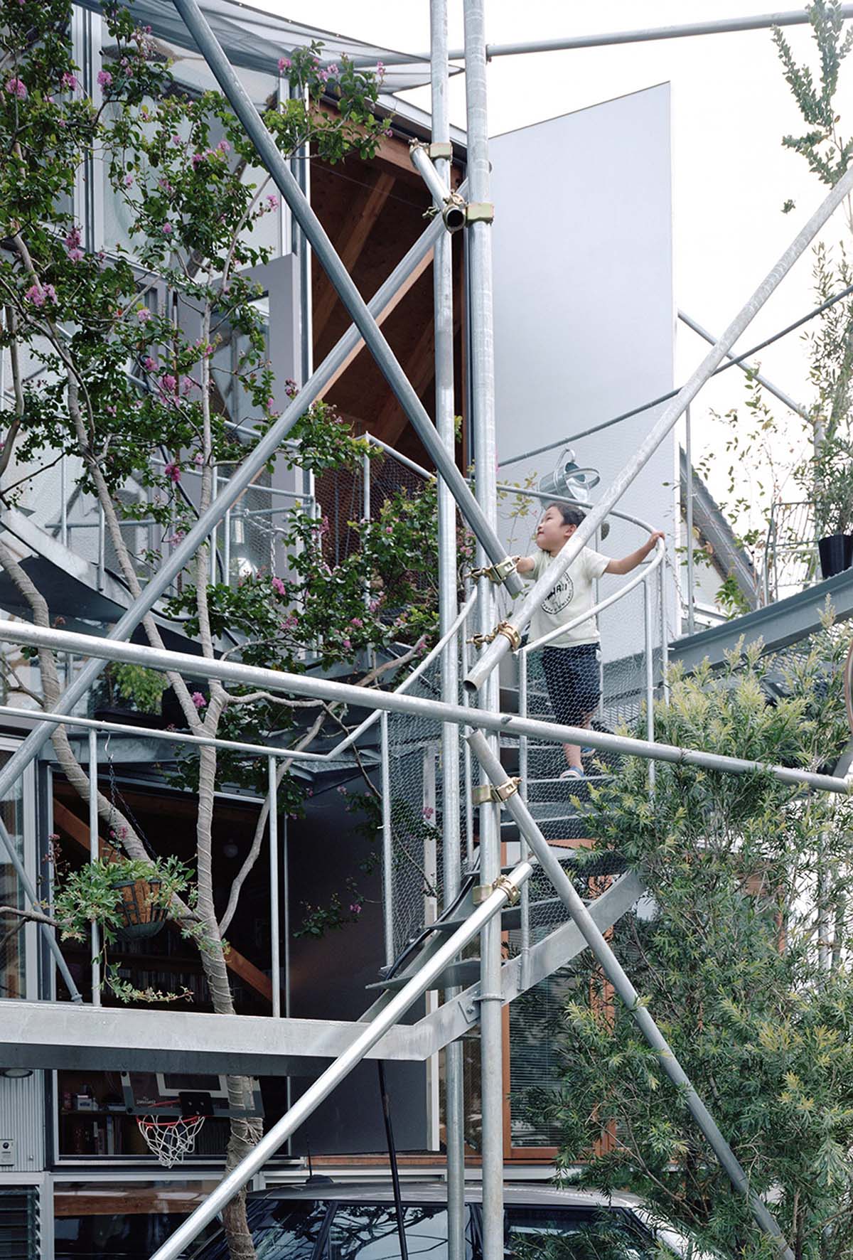 Daita2019 House by Suzuko Yamada Architects takes its language from the complexity of linear elements