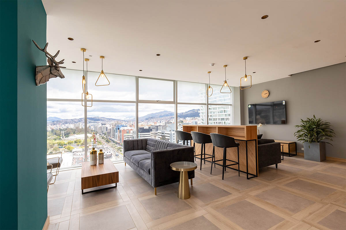 Carlos Zapata completes Unique tower with curved glass skin in Quito