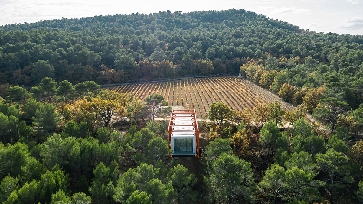 Richard Rogers' new gallery supported by orange steel beams cantilevers out 27 meters over hillside