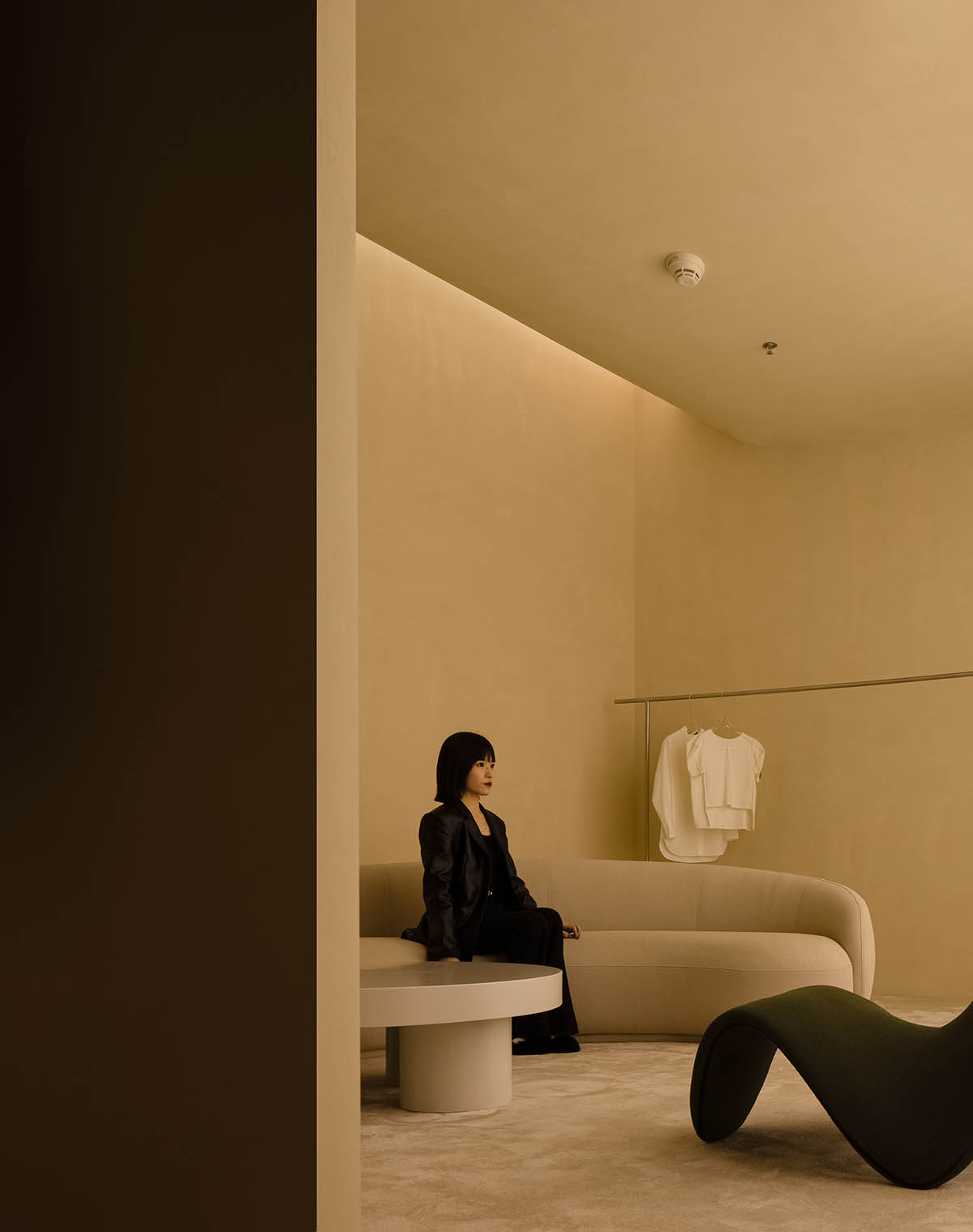 AD ARCHITECTURE designs store with light yellow curved walls that create comfort and softness 