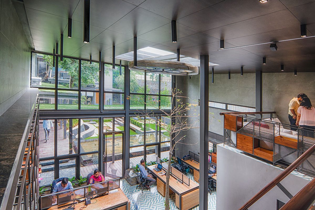 Flyyingseeds studio completes Treehouse Office in New Delhi